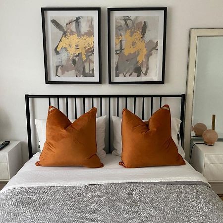 Clearbrooke Gem- Bright Private Bedroom Close To Yyz Торонто Экстерьер фото