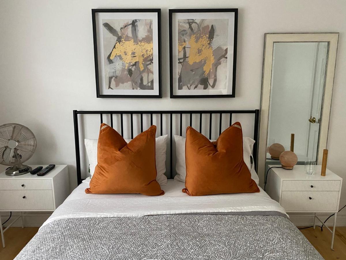 Clearbrooke Gem- Bright Private Bedroom Close To Yyz Торонто Экстерьер фото