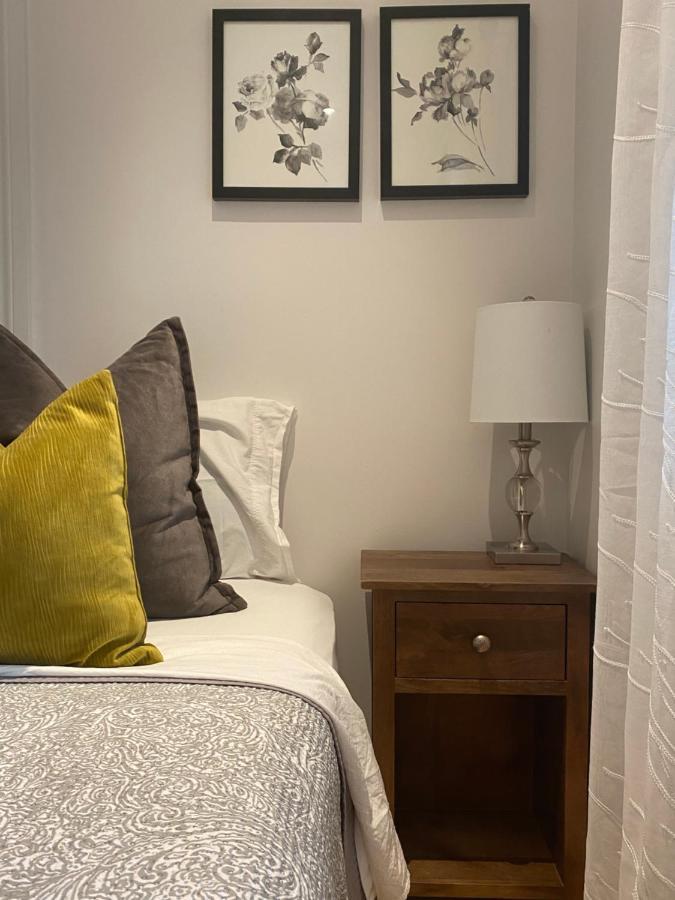 Clearbrooke Gem- Bright Private Bedroom Close To Yyz Торонто Экстерьер фото